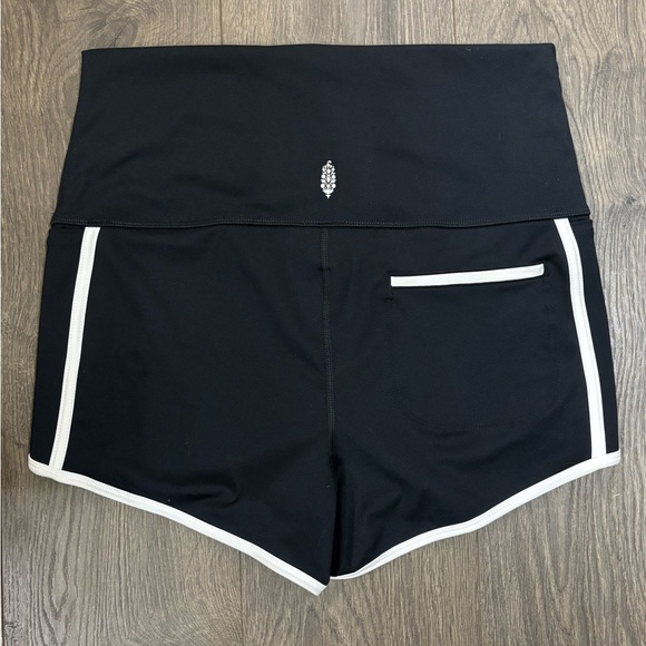 *NWOT* Free People Island Time Shorts - Picture 6 of 6